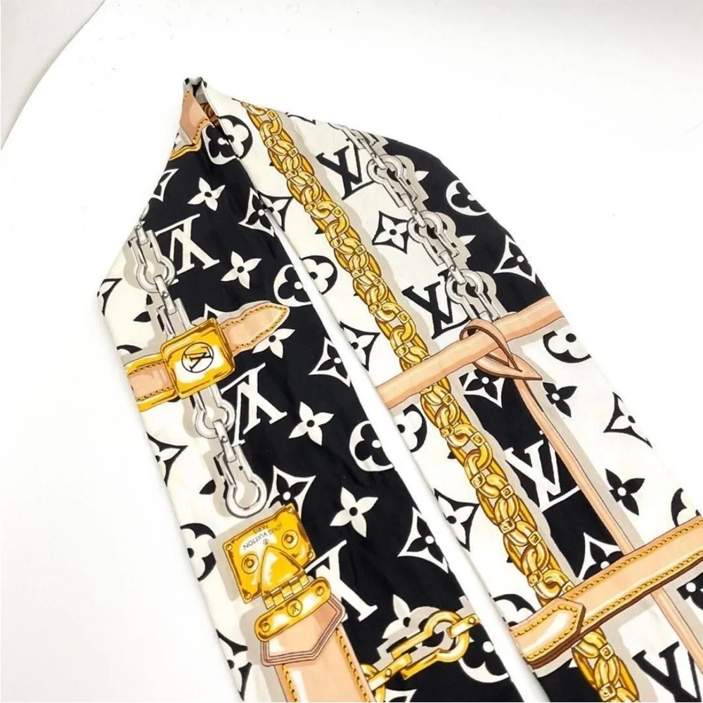 Louis Vuitton Monogram Black and White Scarf - Picture 10 of 13